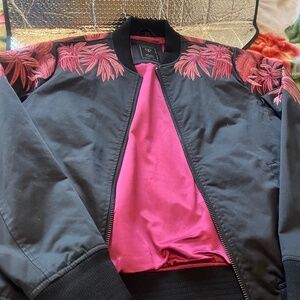 Guess Men's Medium Black Bomber Jacket with Pink Floral Design - 9/10 Condition